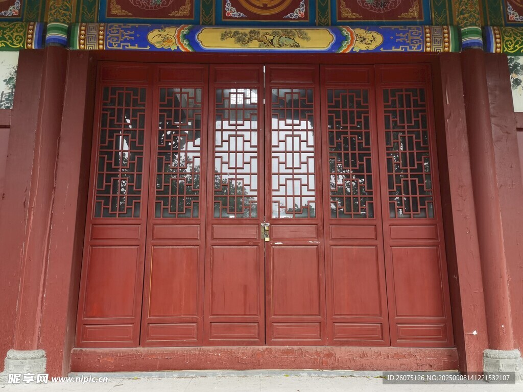 中式红木门传统韵味浓