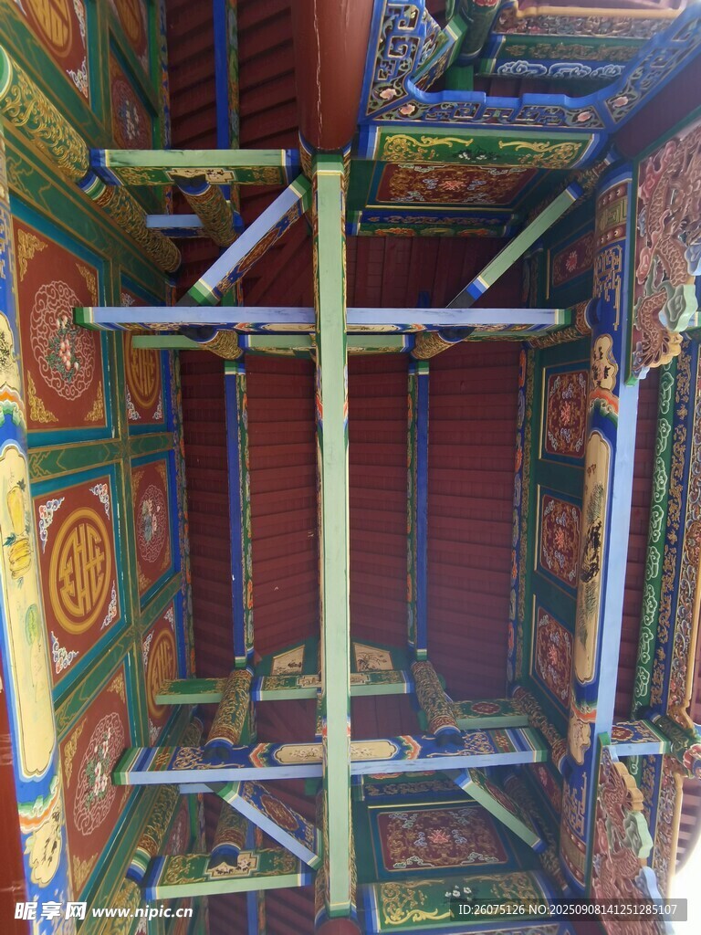 多彩藏式建筑内部结构