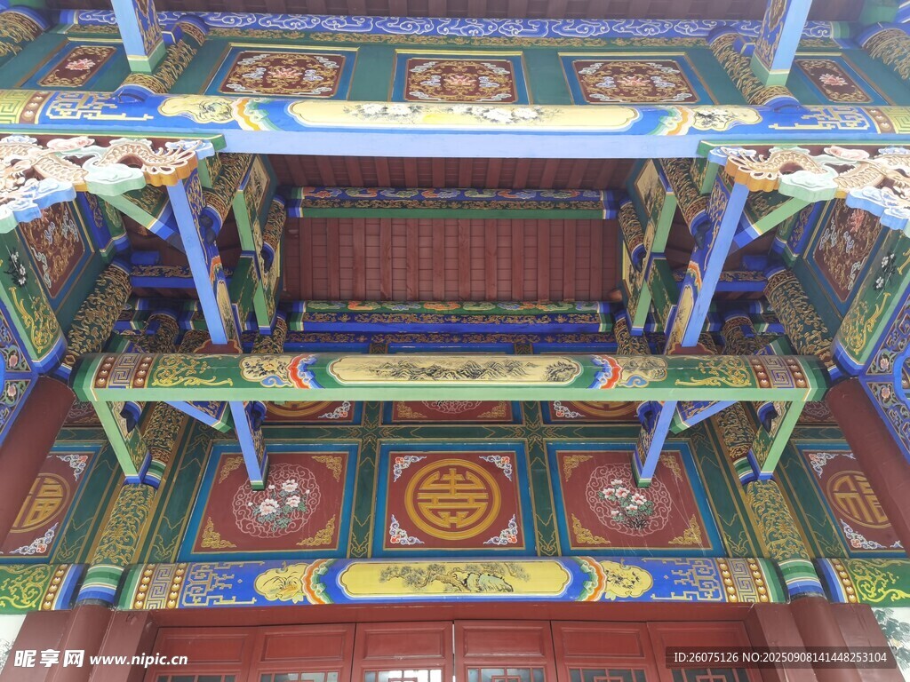中式古建筑内部彩绘梁枋