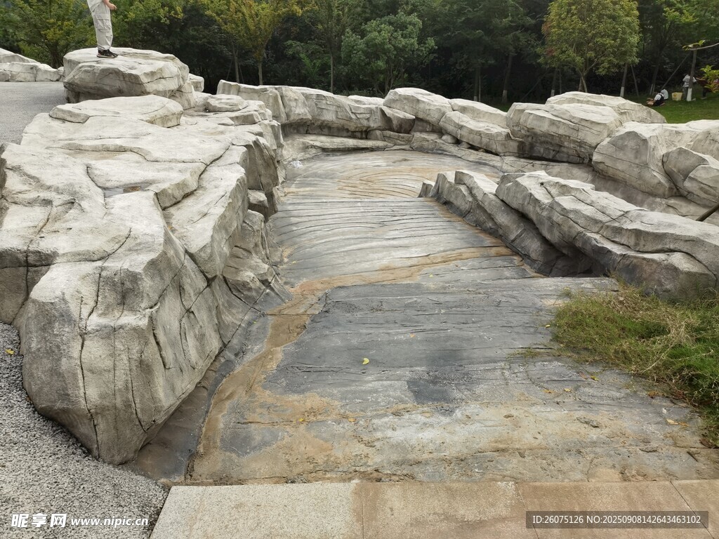 园林石景小道