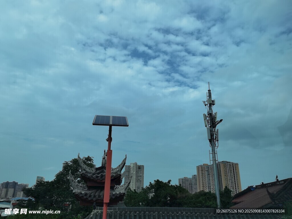 城市上空的独特景观