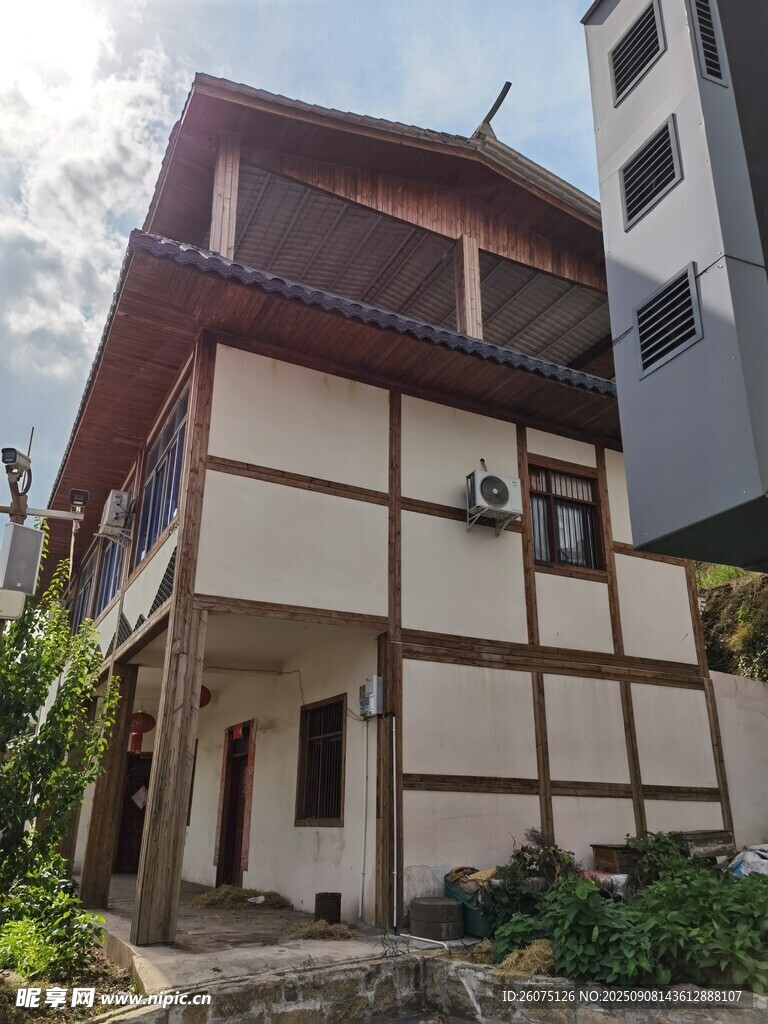 传统风格双层住宅建筑