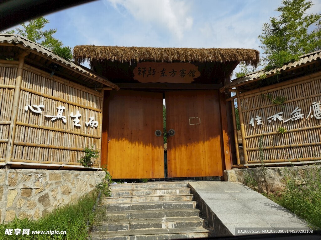 中式古朴院门宁静氛围