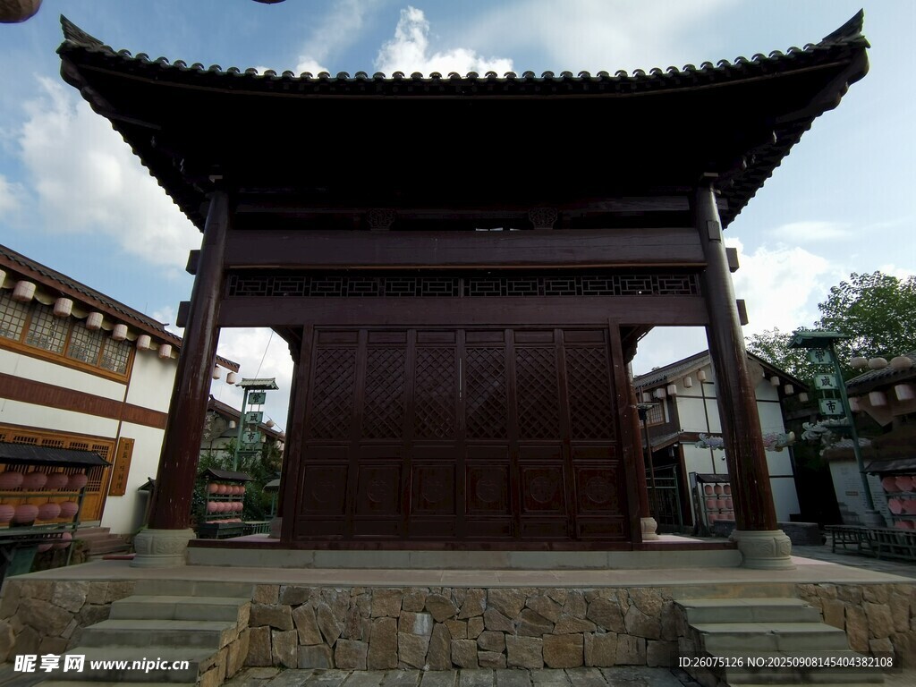 中式古建筑大门