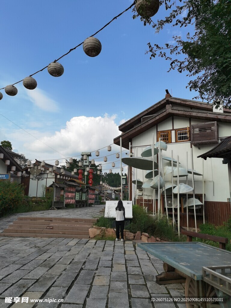 古雅街道挂饰装点景致