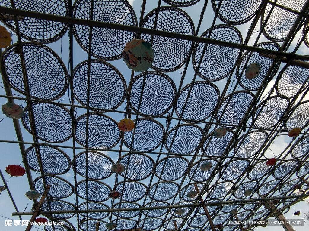 金属网格结构艺术吊顶装置