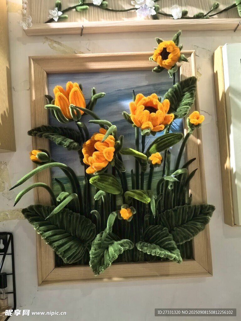 立体装饰画中的向日葵花卉