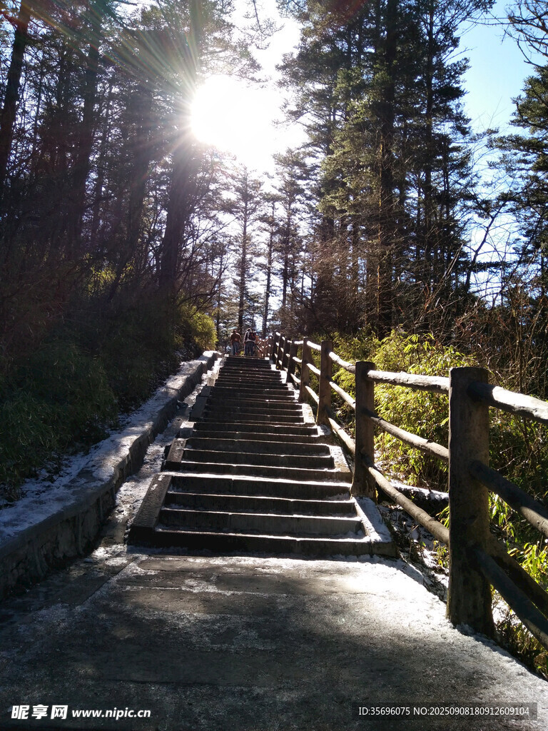 峨眉山云海日出