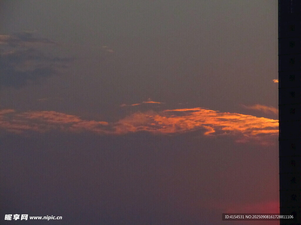 夕阳下的绚烂云彩