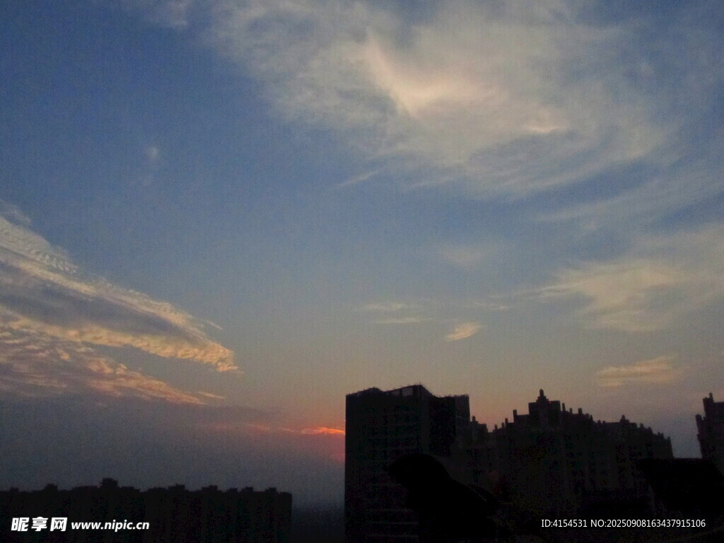 城市晚霞黄昏天空美景