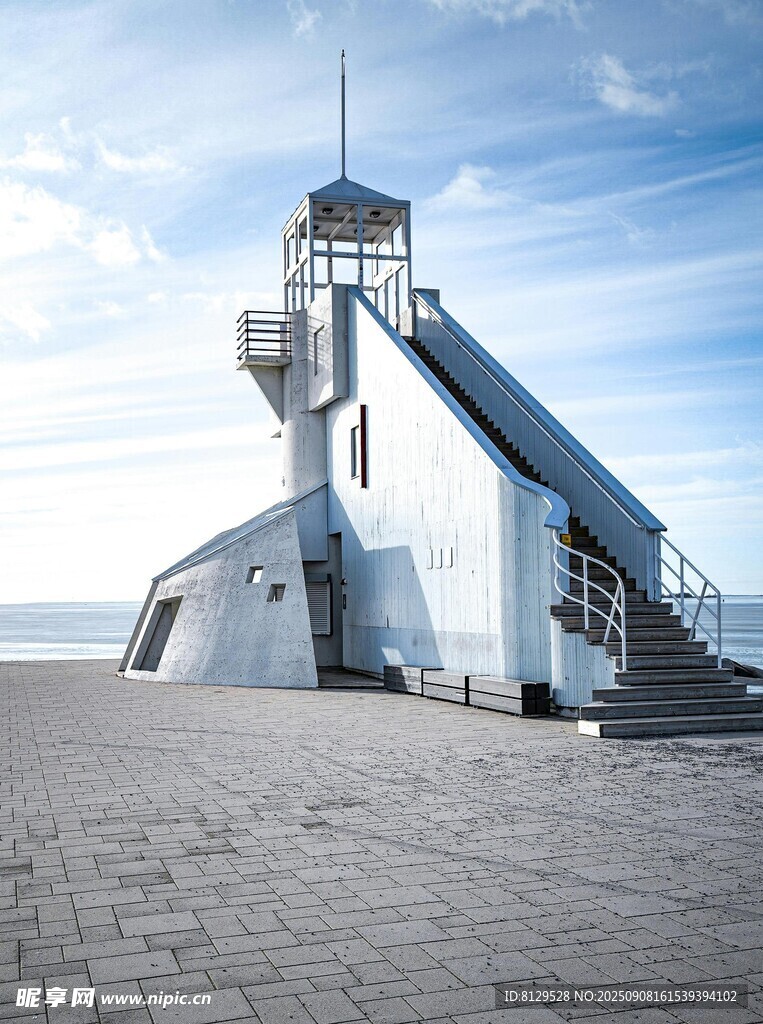 海边白色灯塔建筑景观