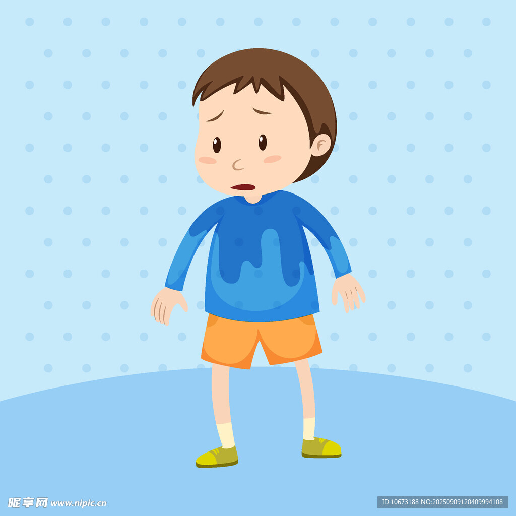男孩身着湿衣面露苦恼