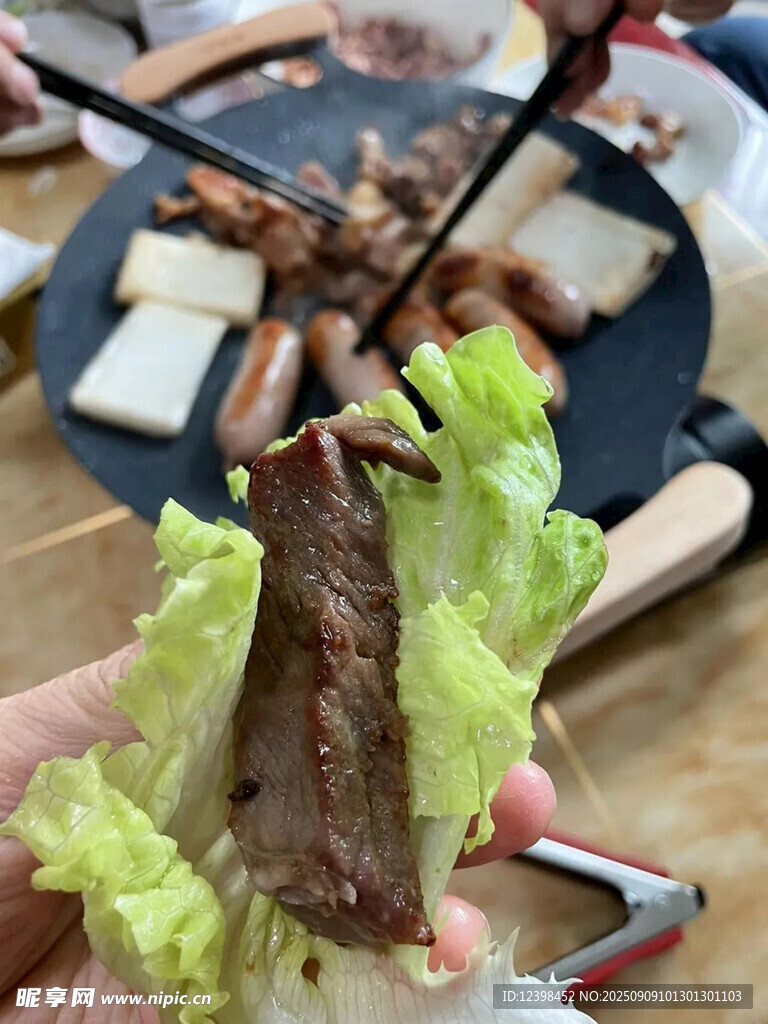 生菜包烤肉美食特写
