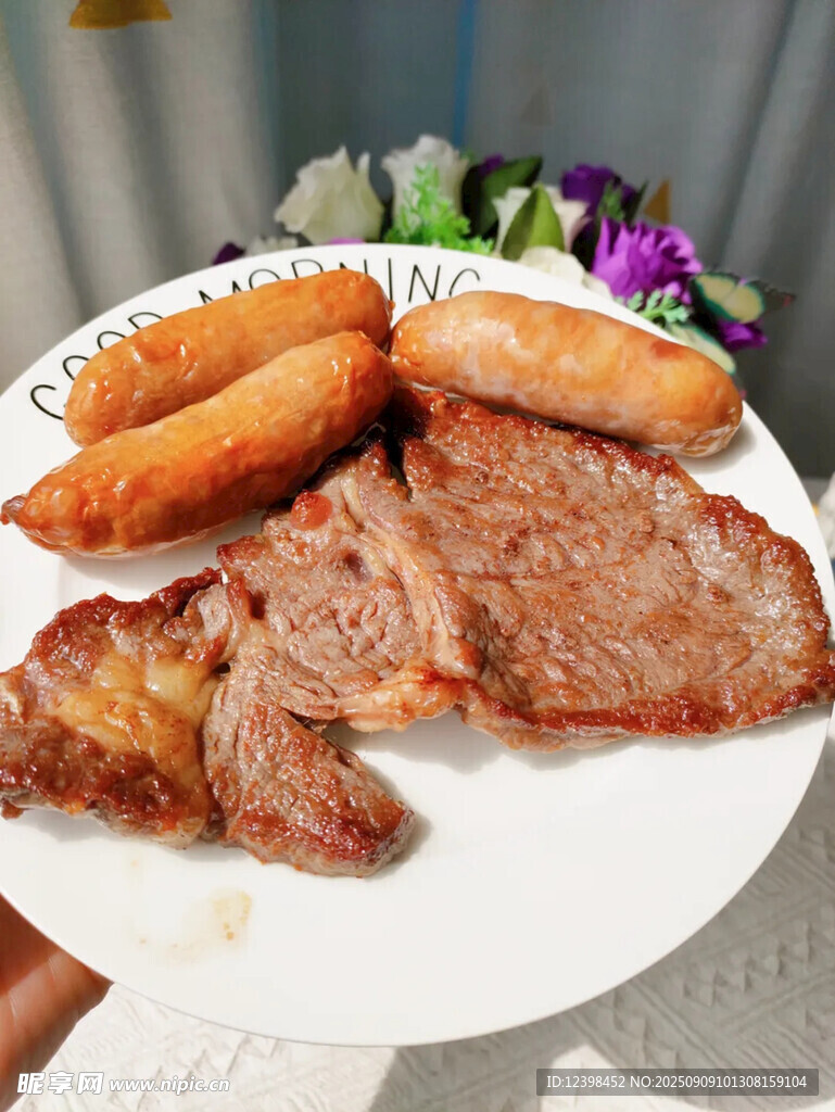 美味烤肉与炸物拼盘