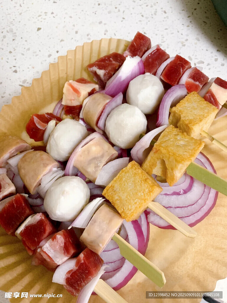 美味多样烤肉串拼盘