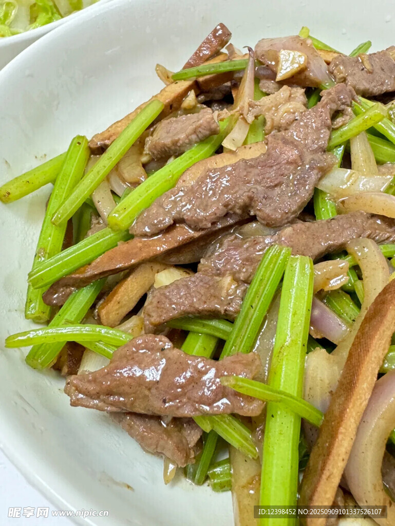 芹菜炒牛肉