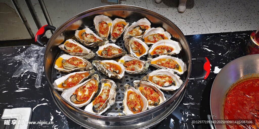 美味蒜蓉粉丝蒸生蚝