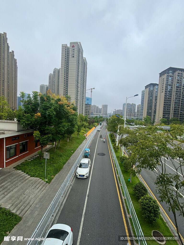 城市道路与高楼景观