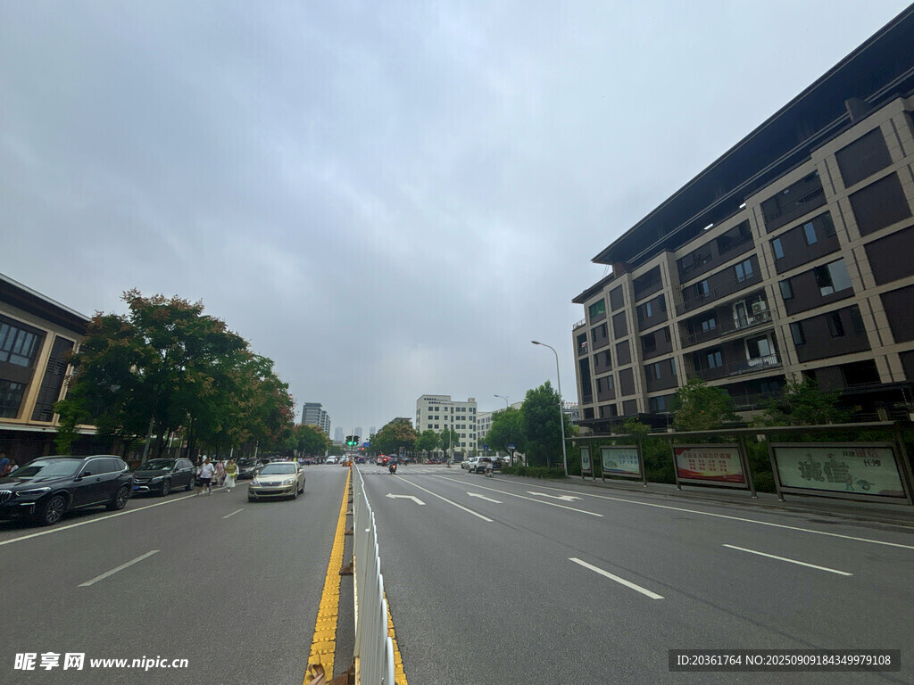 城市空旷道路景象