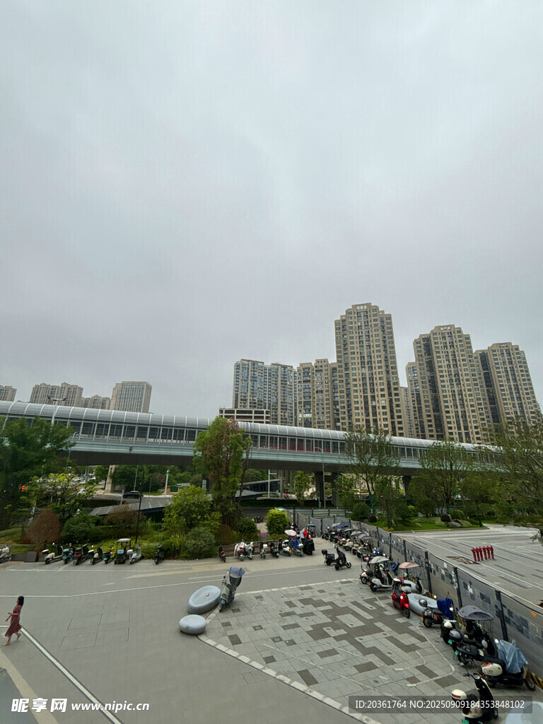 城市住宅区及周边停车景象