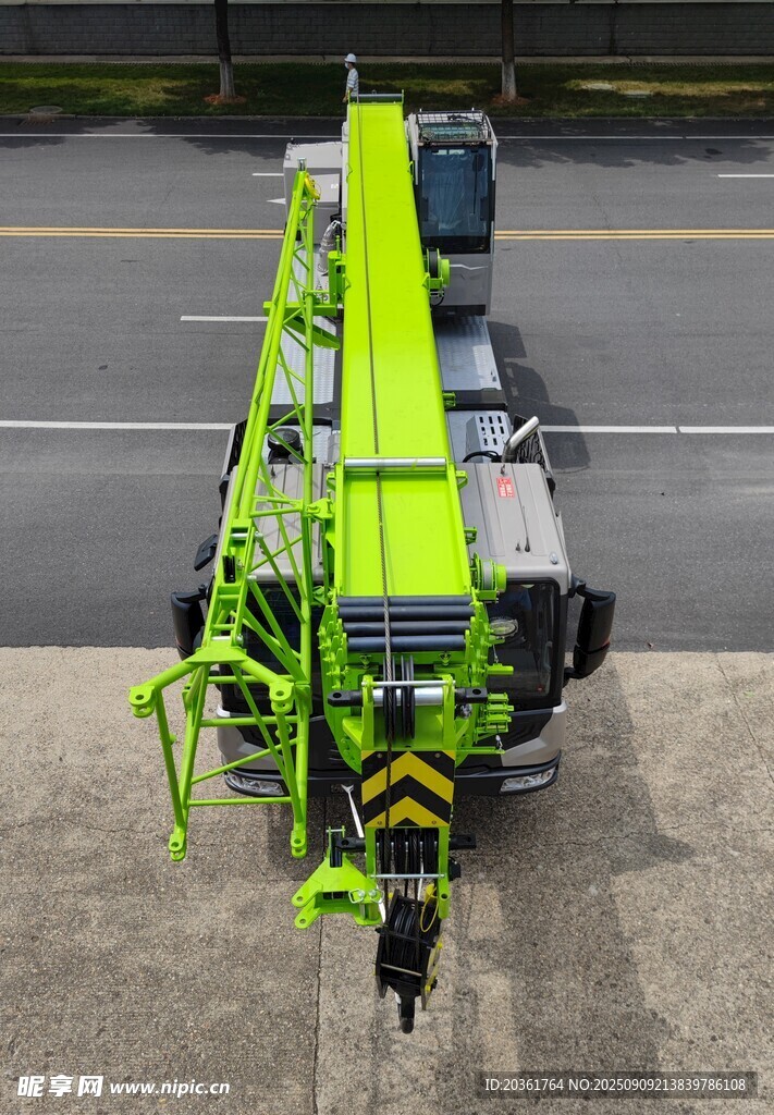 绿色高空作业云梯车