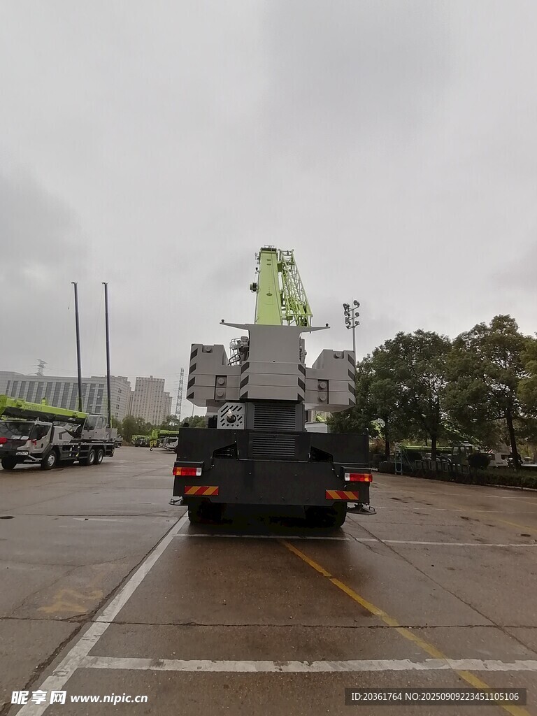 道路上的作业车辆