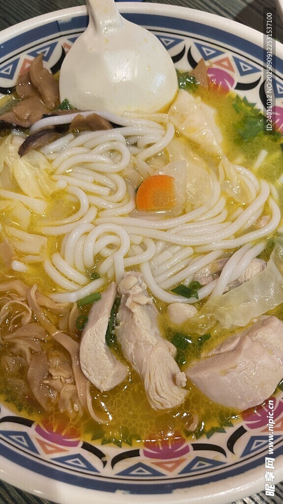 美味菌菇鸡肉米线