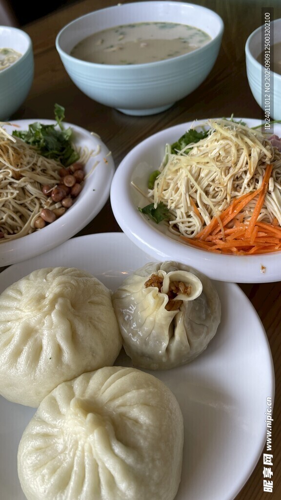 中式面点与汤面美食组合
