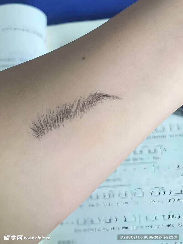 手臂眉笔