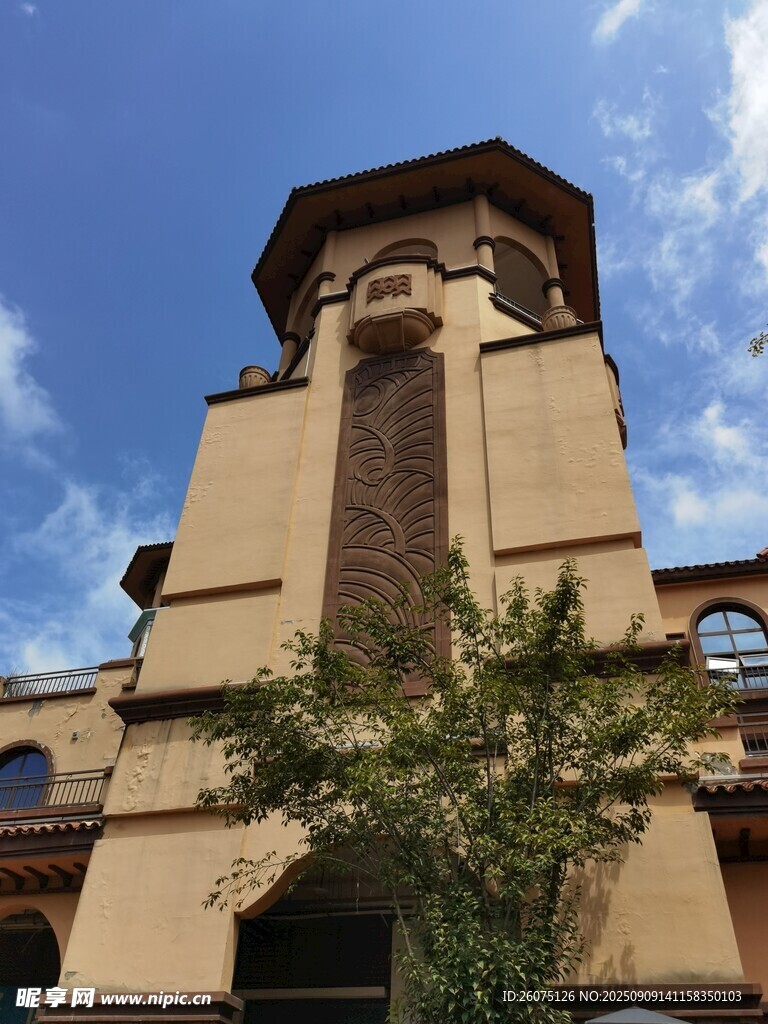 古老钟楼建筑外观