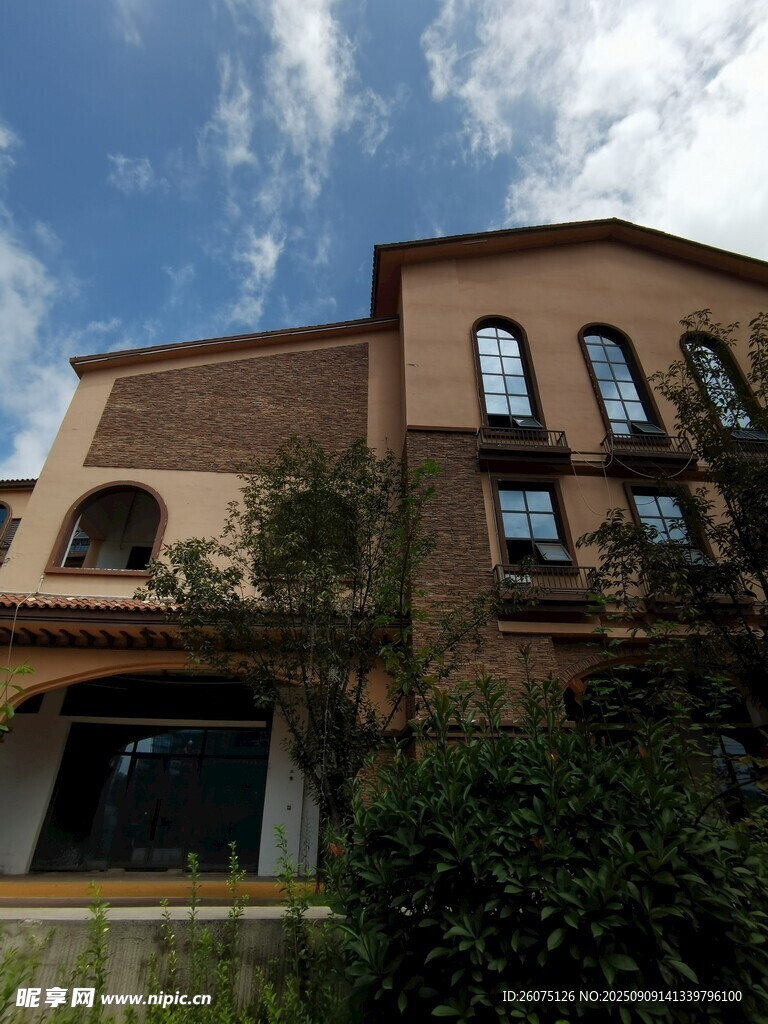 欧式风格多层住宅建筑