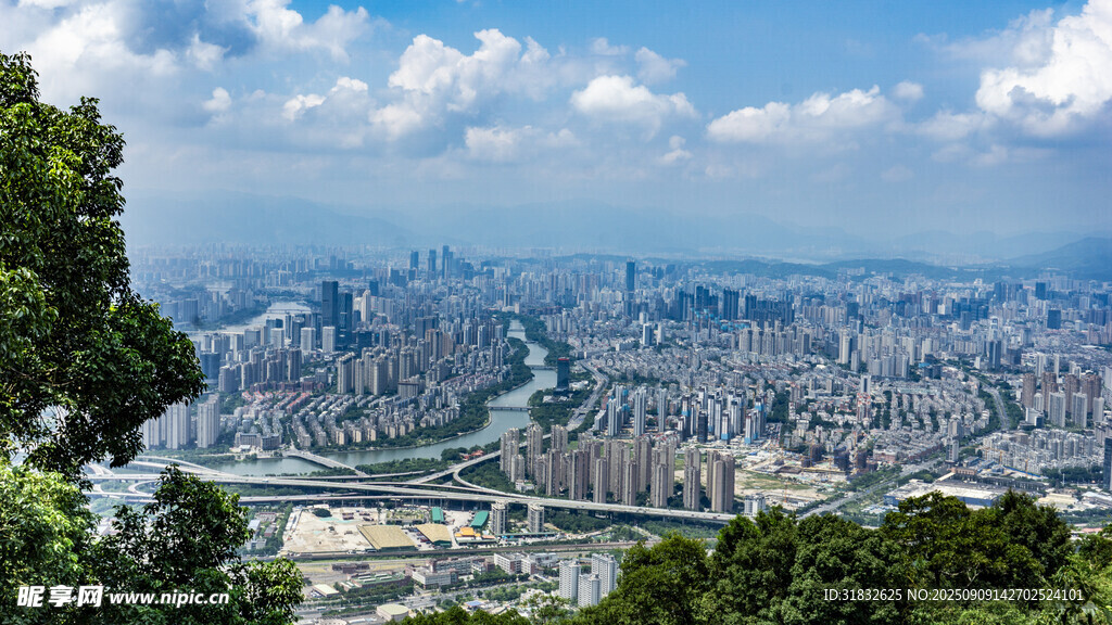 俯瞰城市全景风光