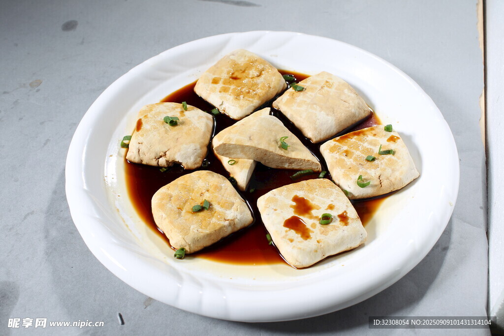 美味酱汁豆腐块