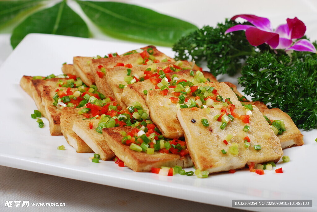 香煎豆腐配多彩佐料