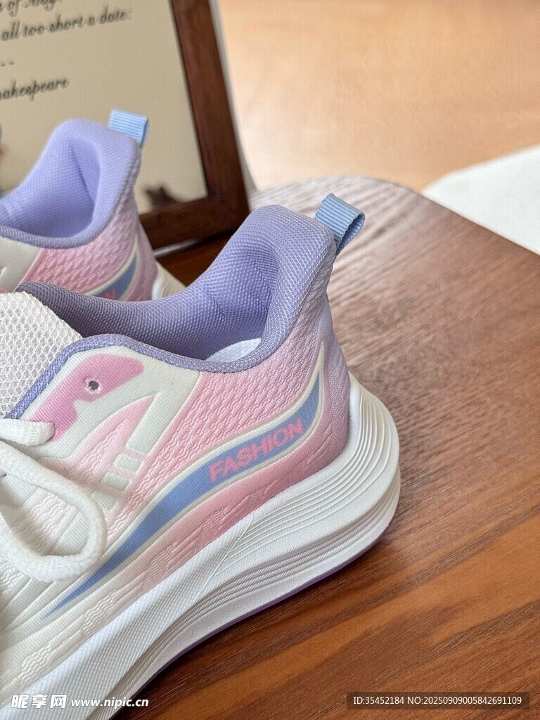 运动鞋