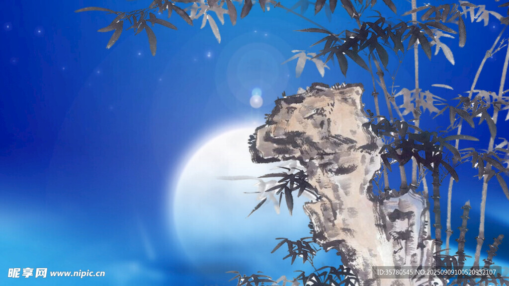 月夜枯树旁的静谧景致