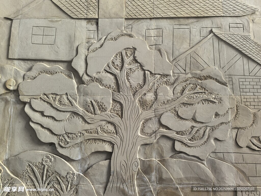 木雕花卉与房屋艺术图景