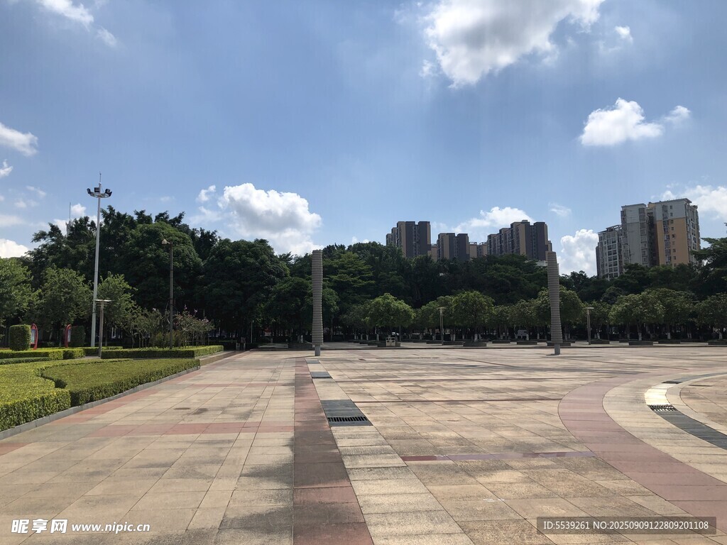 开阔城市广场景观