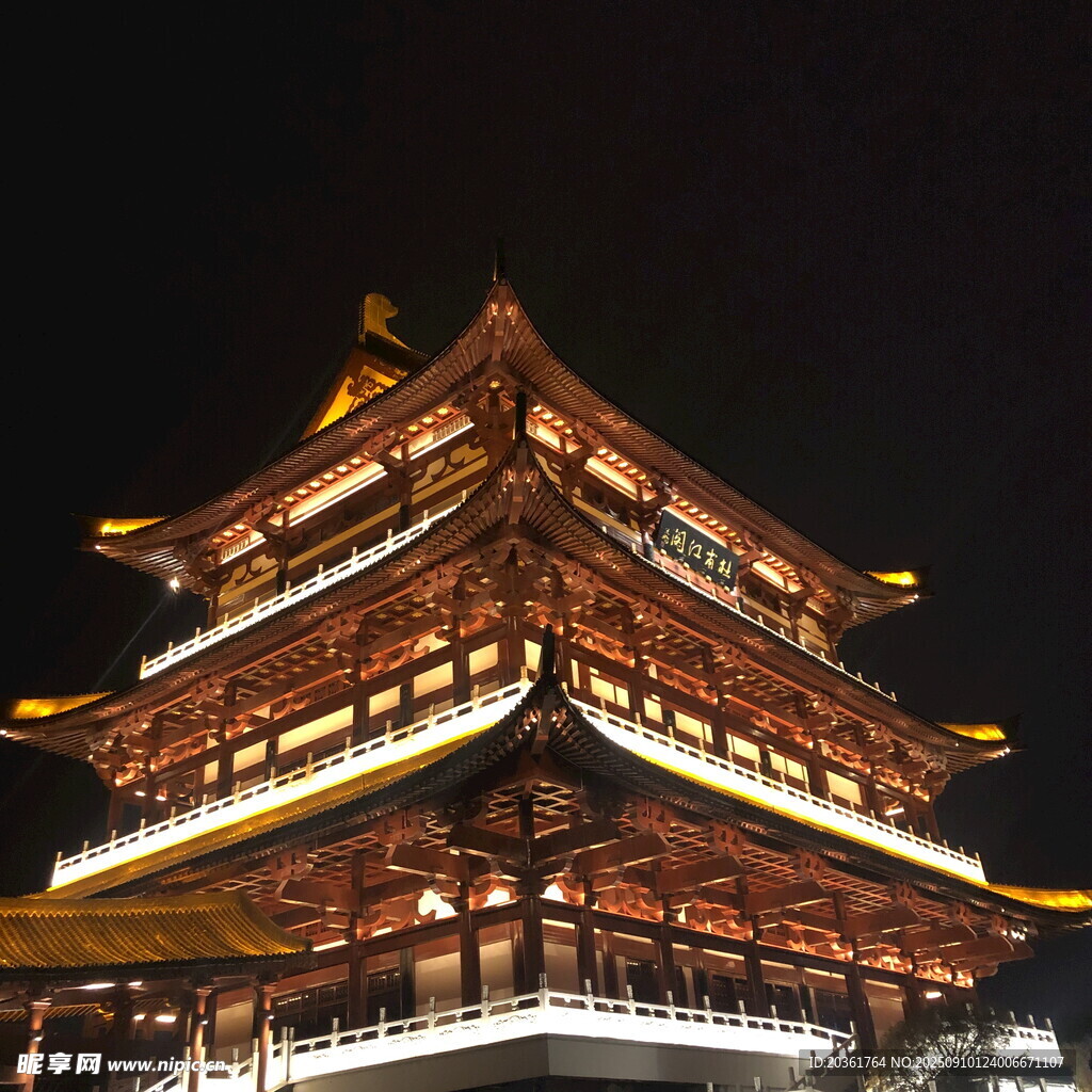 夜晚中式古建筑塔楼景观