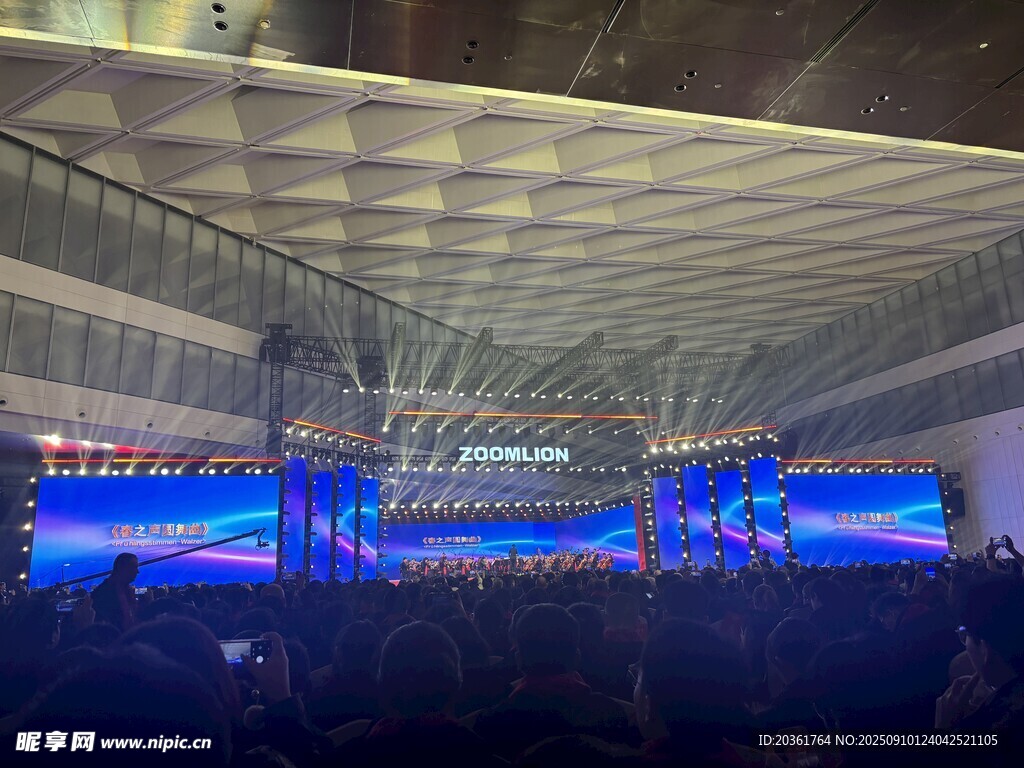 绚丽舞台灯光现场表演