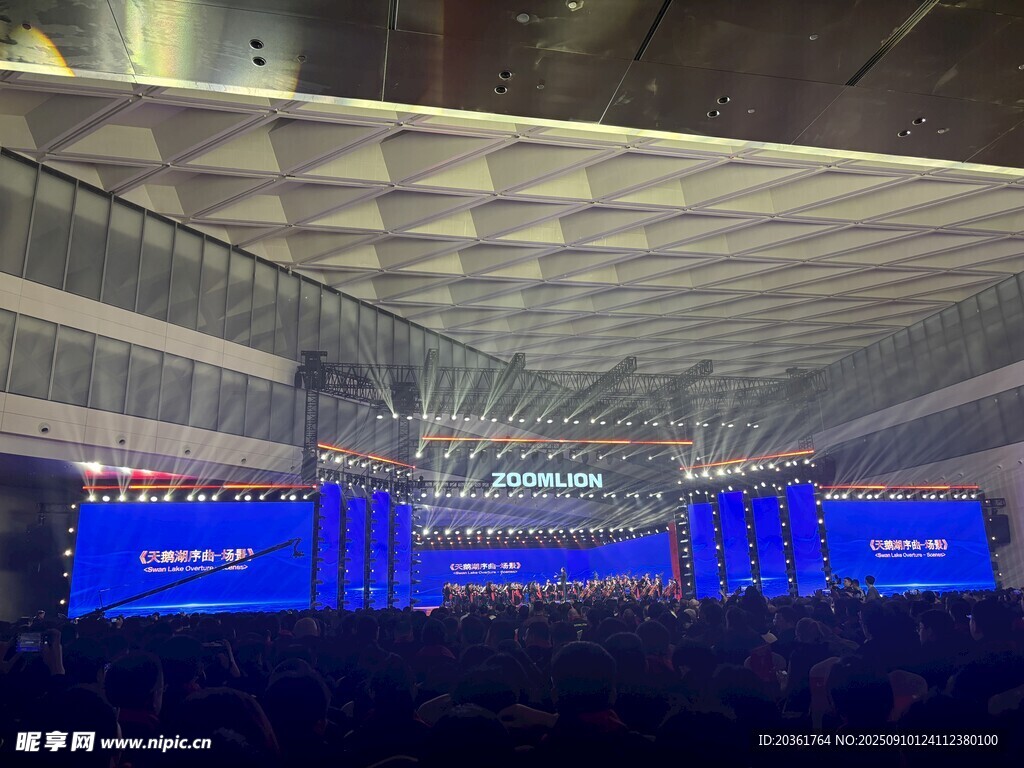 大型会议现场的壮观场景