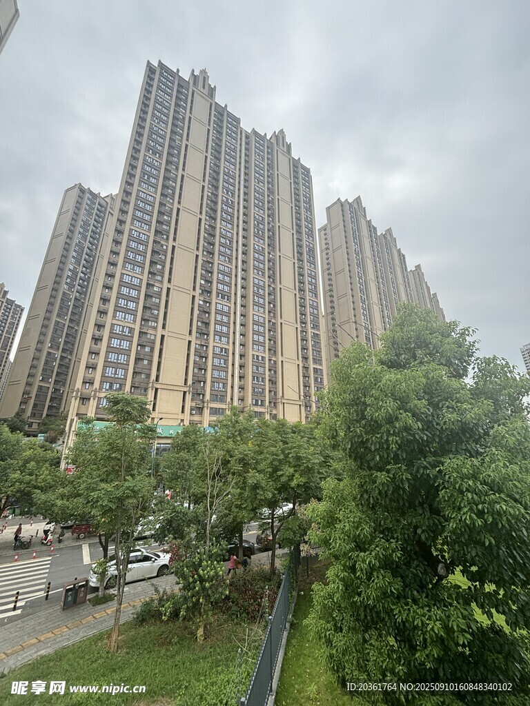 城市林立的高层住宅楼