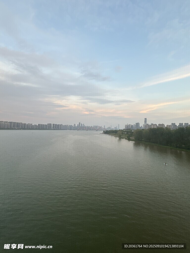 湖畔风光