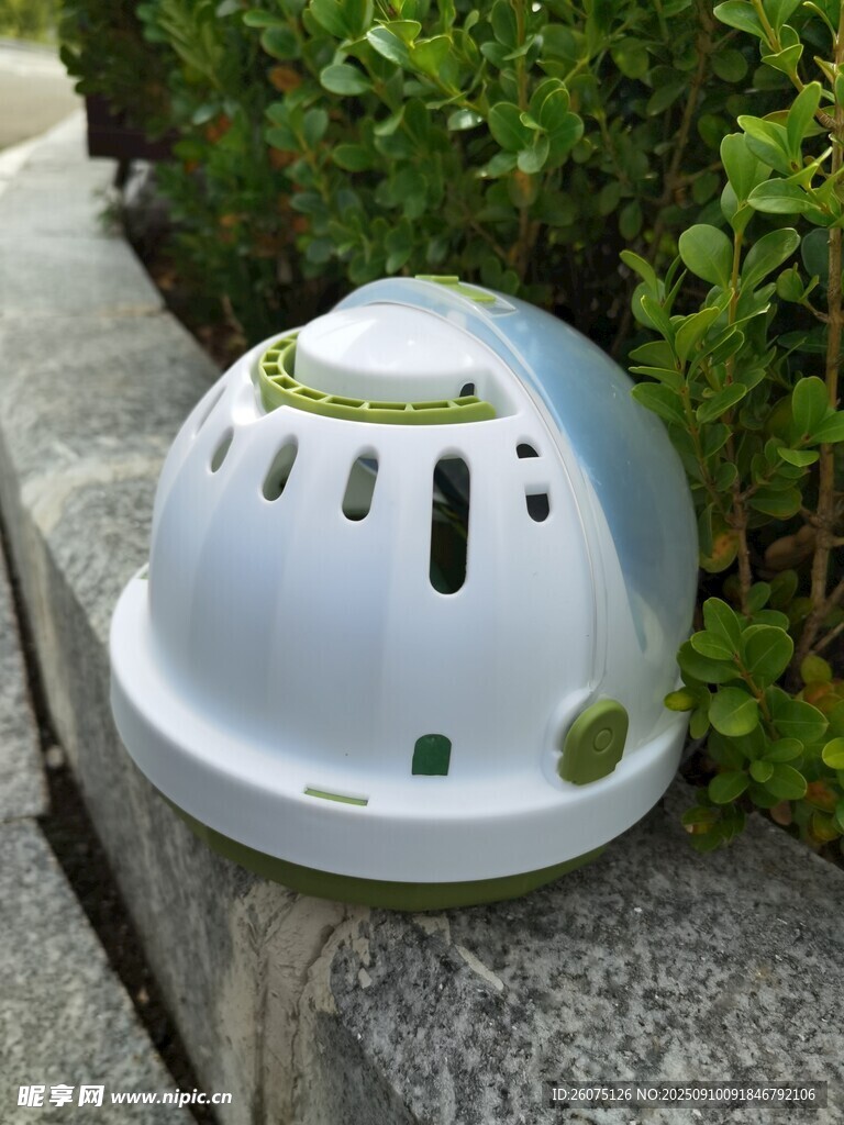 户外白色圆顶宠物窝