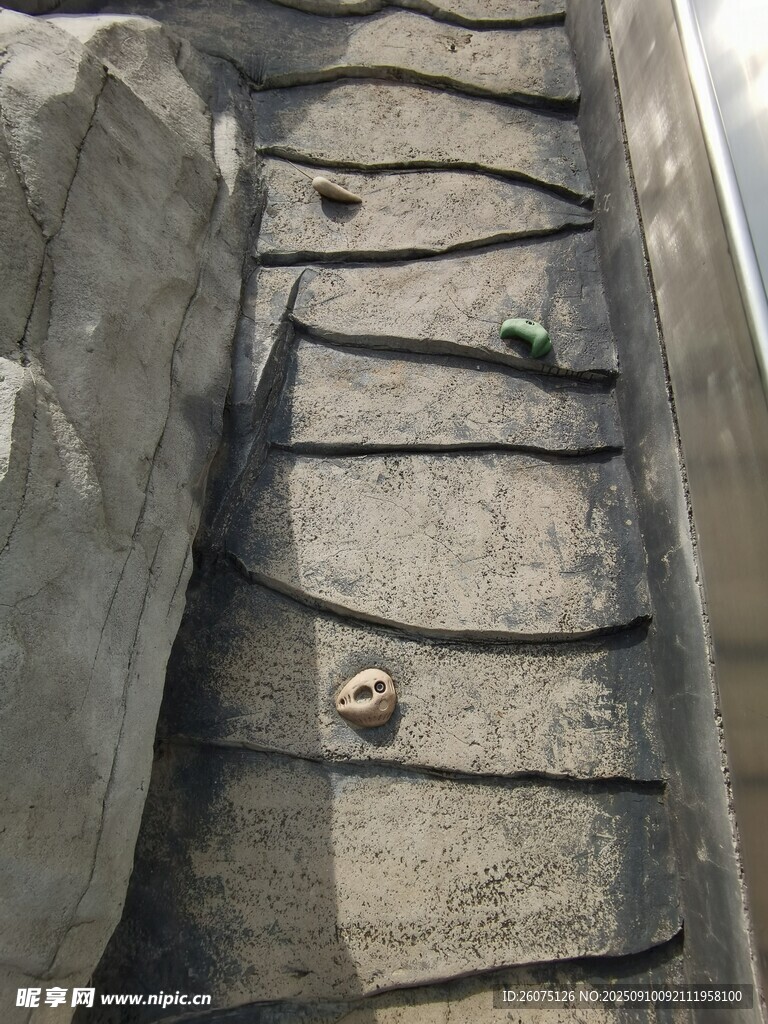 粗糙纹理的古老石阶