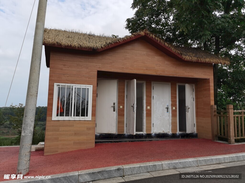 户外小屋简约质朴的建筑