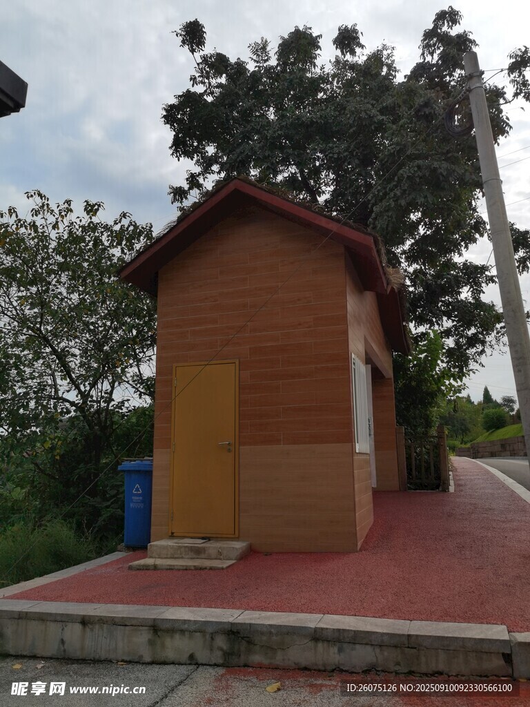 户外红墙小屋