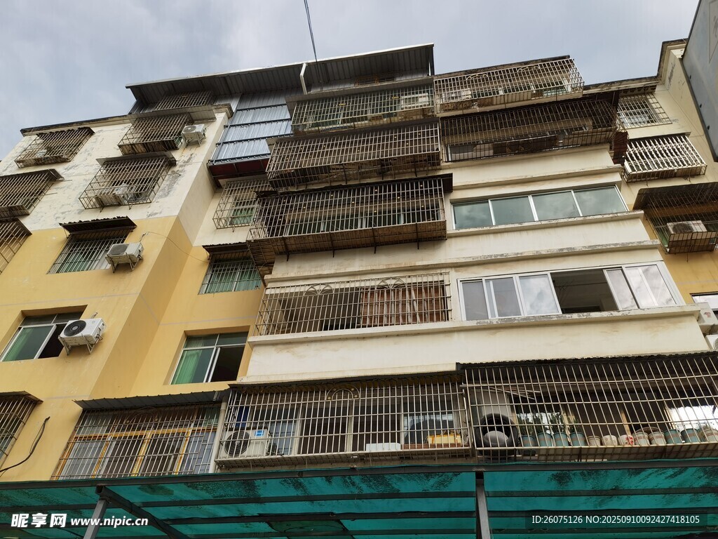 老旧居民楼外观景象