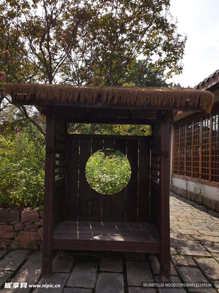中式古朴凉亭