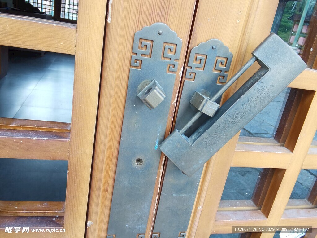 复古中式门锁特写